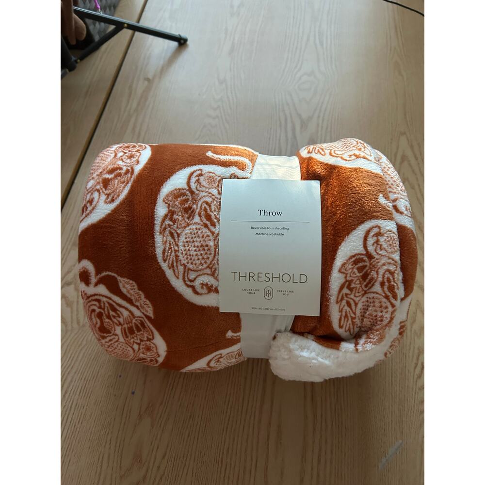 New Threshold 50" x 60” Pumpkin🎃 Fleece Throw Blanket Reversible Faux Shearling
